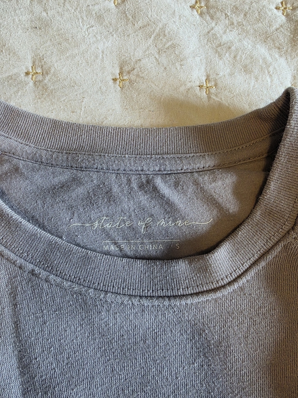 Gray 'MAMA' Crewneck Sweatshirt - Cozy Everyday Pullover - Picture 2 of 5